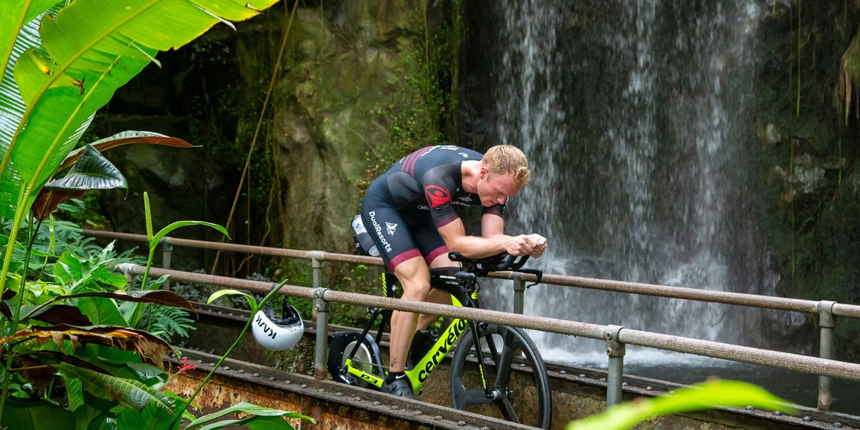 Triathlet trainiert im Zoo für den Ironman
